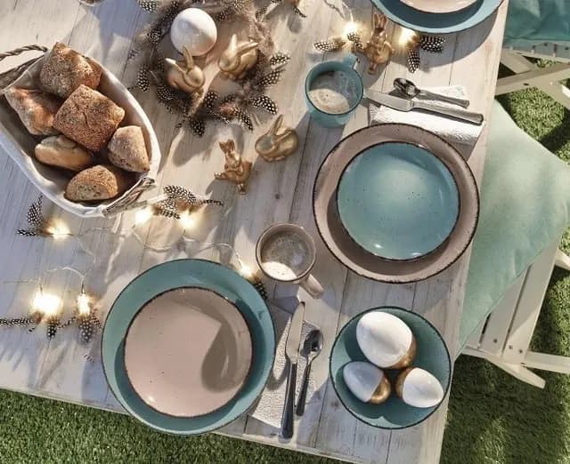 Jak udekorować stół na przyjęcie gości, by oczarować wszystkich