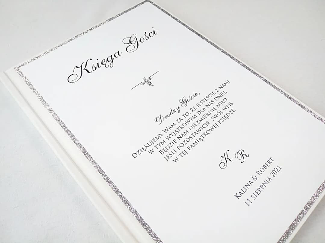 Co wpisać do księgi gości weselnych od rodziców – emocjonalne życzenia
