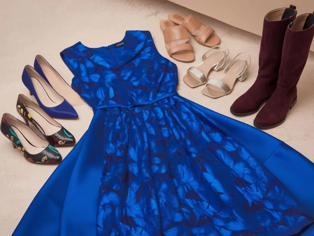 Jakie buty do chabrowej sukienki na wesele, aby wyglądać olśniewająco?