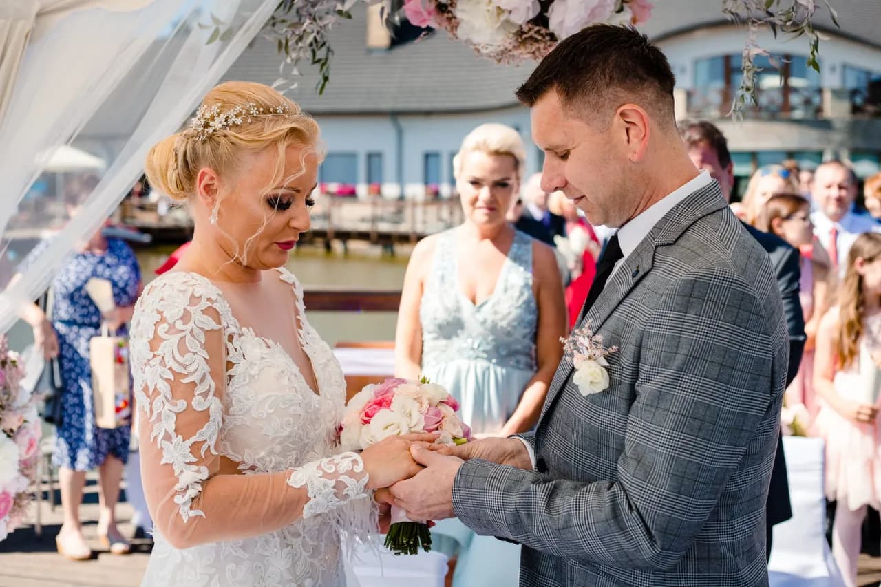 Usc co potrzebne do ślubu - ważne dokumenty i opłaty, które musisz znać