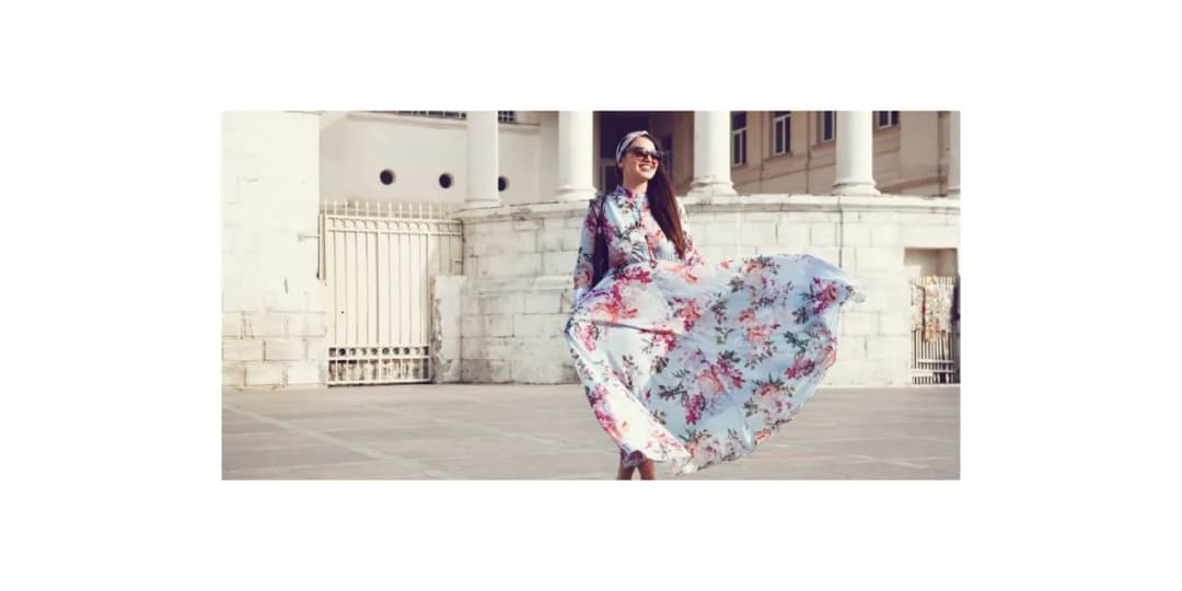 Jakie dodatki wybrać do sukienki w kwiaty na wesele, aby olśnić?