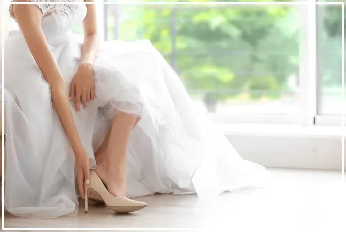 Jakie buty do śmietankowej sukni ślubnej, aby wyglądać olśniewająco?