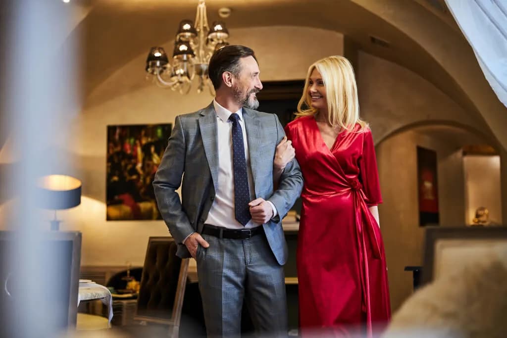 Jak się ubrać na wesele w wieku 60 lat, aby czuć się elegancko i komfortowo