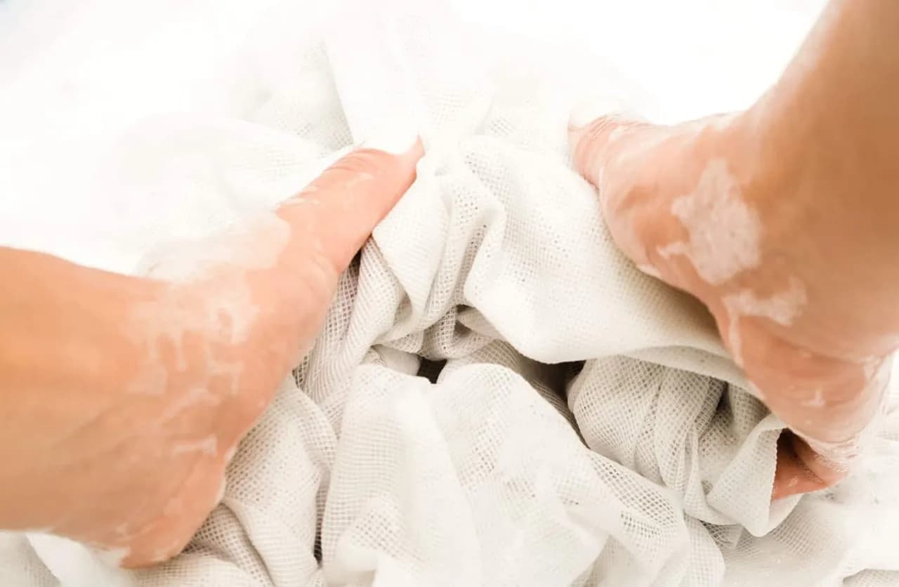 Ile kosztuje pranie sukni ślubnej? Zobacz, co wpływa na cenę