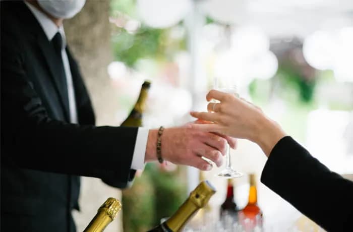 Jakie wina na wesele: wybierz idealne trunki dla swoich gości