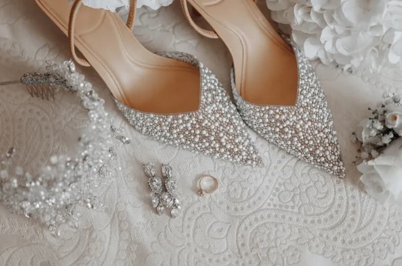 Jaki kolor butów do sukni ślubnej? Oto najważniejsze zasady wyboru